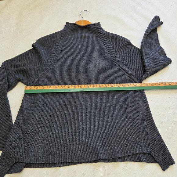 Elie Tahari Woman's Grey Sweater Size Small - Picture 5 of 5